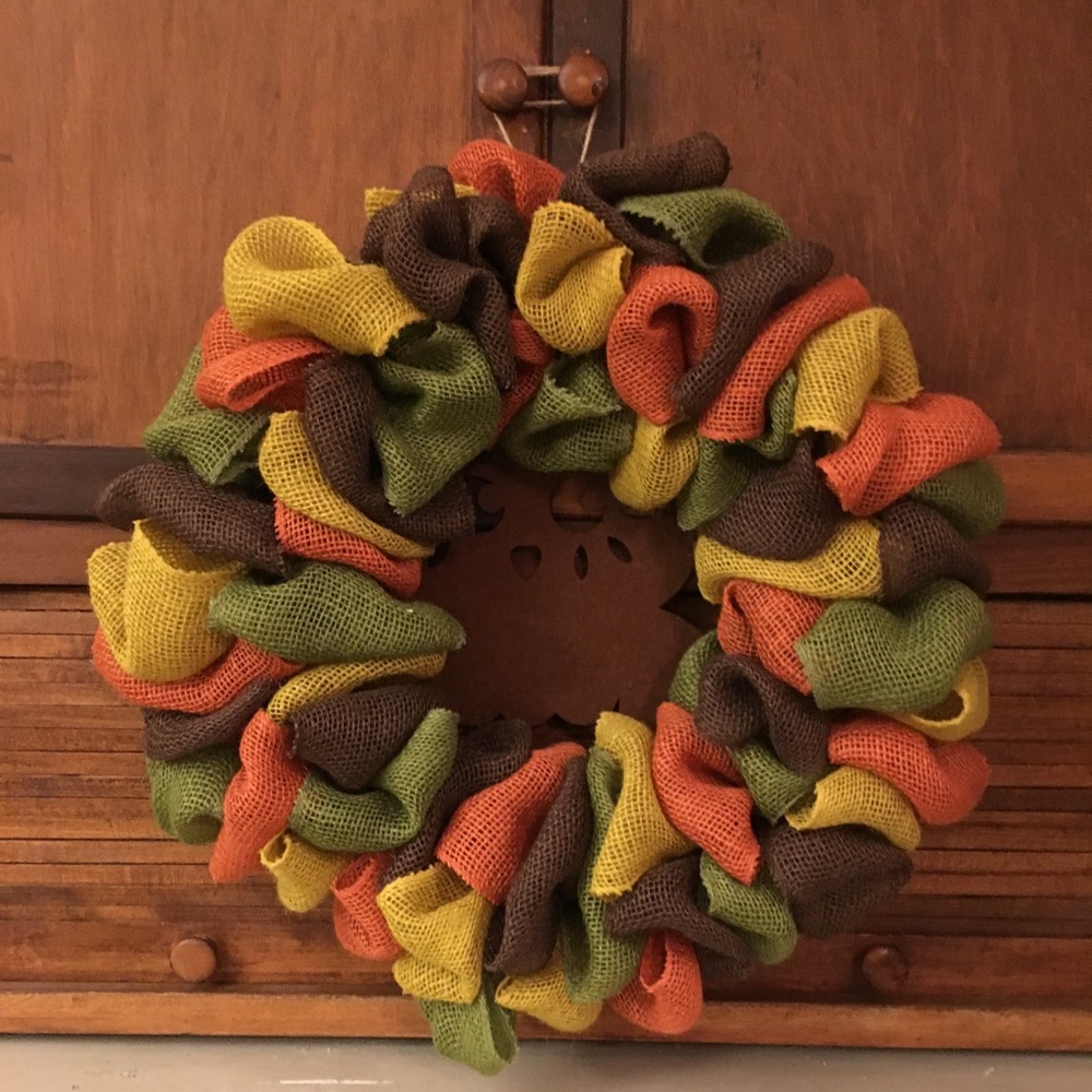 Decorative burlap wreath